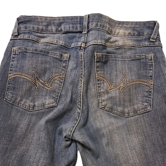 Wrangler Straight Jeans - Picture 2 of 5